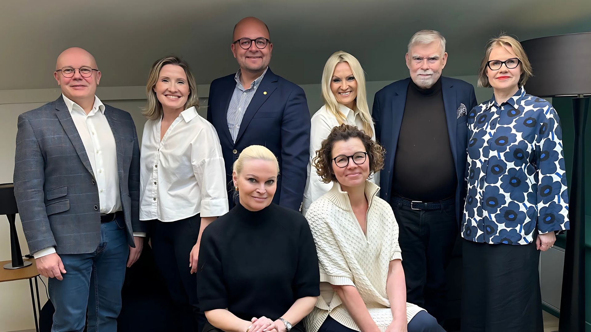 Vasemmalta: Petri Määttä, Toimitusjohtaja Emilia Åberg, puheenjohtaja Joakim Frimodig, Piia Hoffsten-Myllylä, Ari Tolppanen, Elina Anckar. Istumassa: Varapuheenjohtaja Leena Hellfors, Heidi Sulin